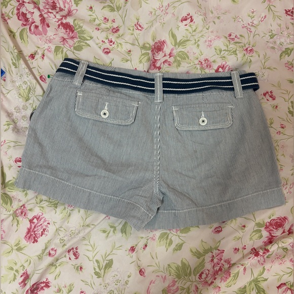 low waisted striped shorts with belt - Picture 2 of 5